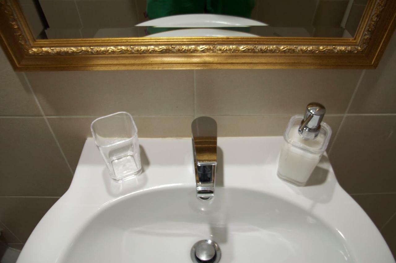 New Romantic Suite Cagliari Bagian luar foto
